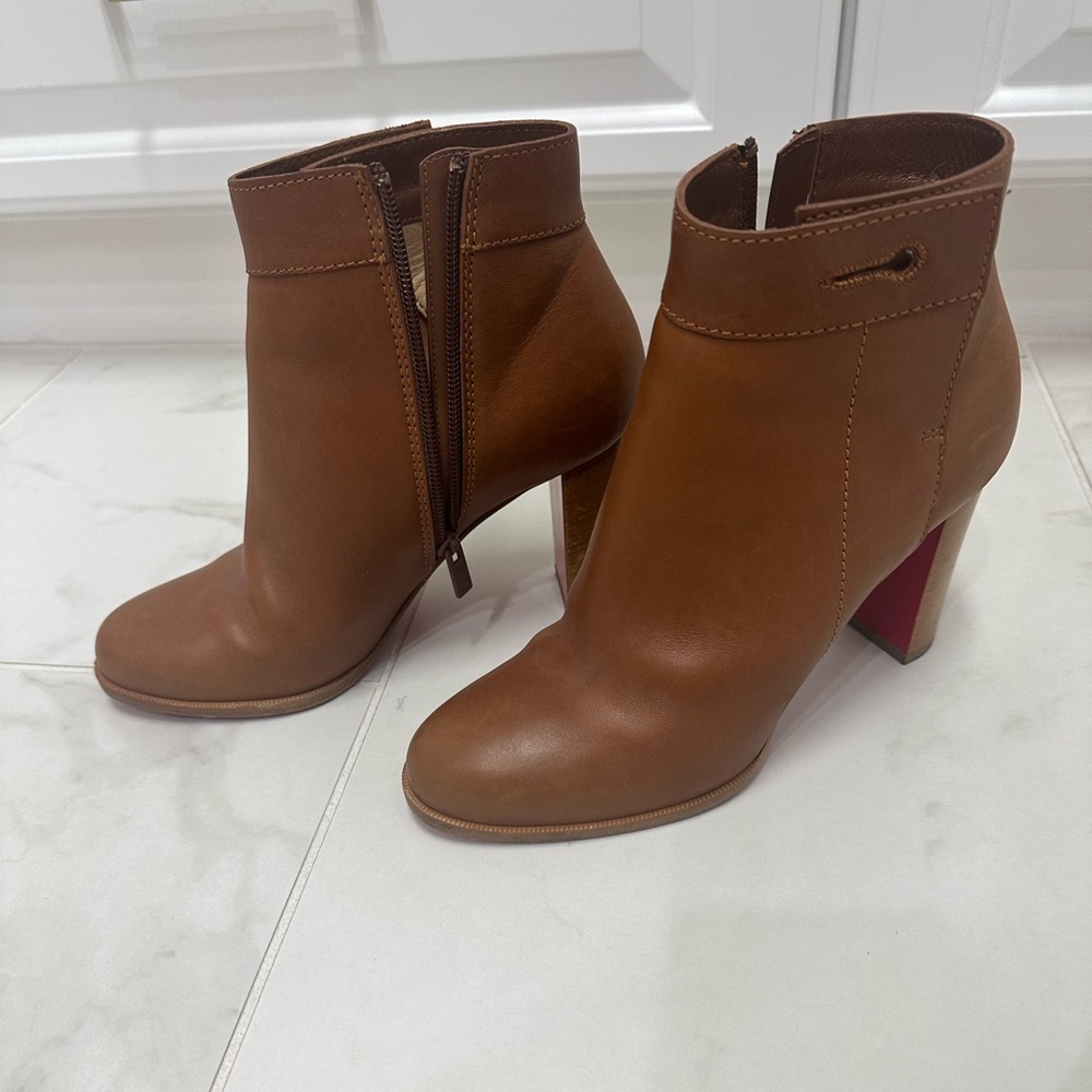 CHRISTIAN LOUBOUTIN TAN HEELED BOOTS
